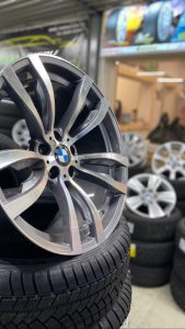 MMK Riepu serviss jauni diski BMW Audi VOLVO