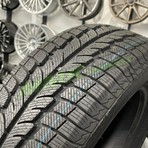 205/60R16 Powertrac Snowtour 96H XL - All-season tyres / Winter tyres